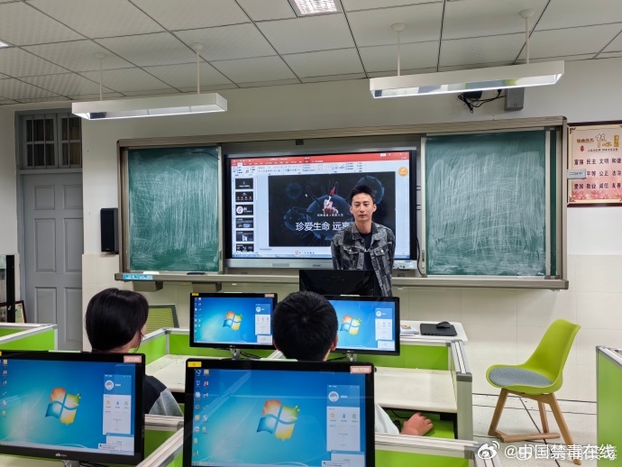 jimmiem0713's tweet photo. 刚结束一场干货满满的新媒体运营培训，从内容选题到数据复盘，get了超多实用技巧，收获值拉满！ https://t.co/KXgmyNwL9e