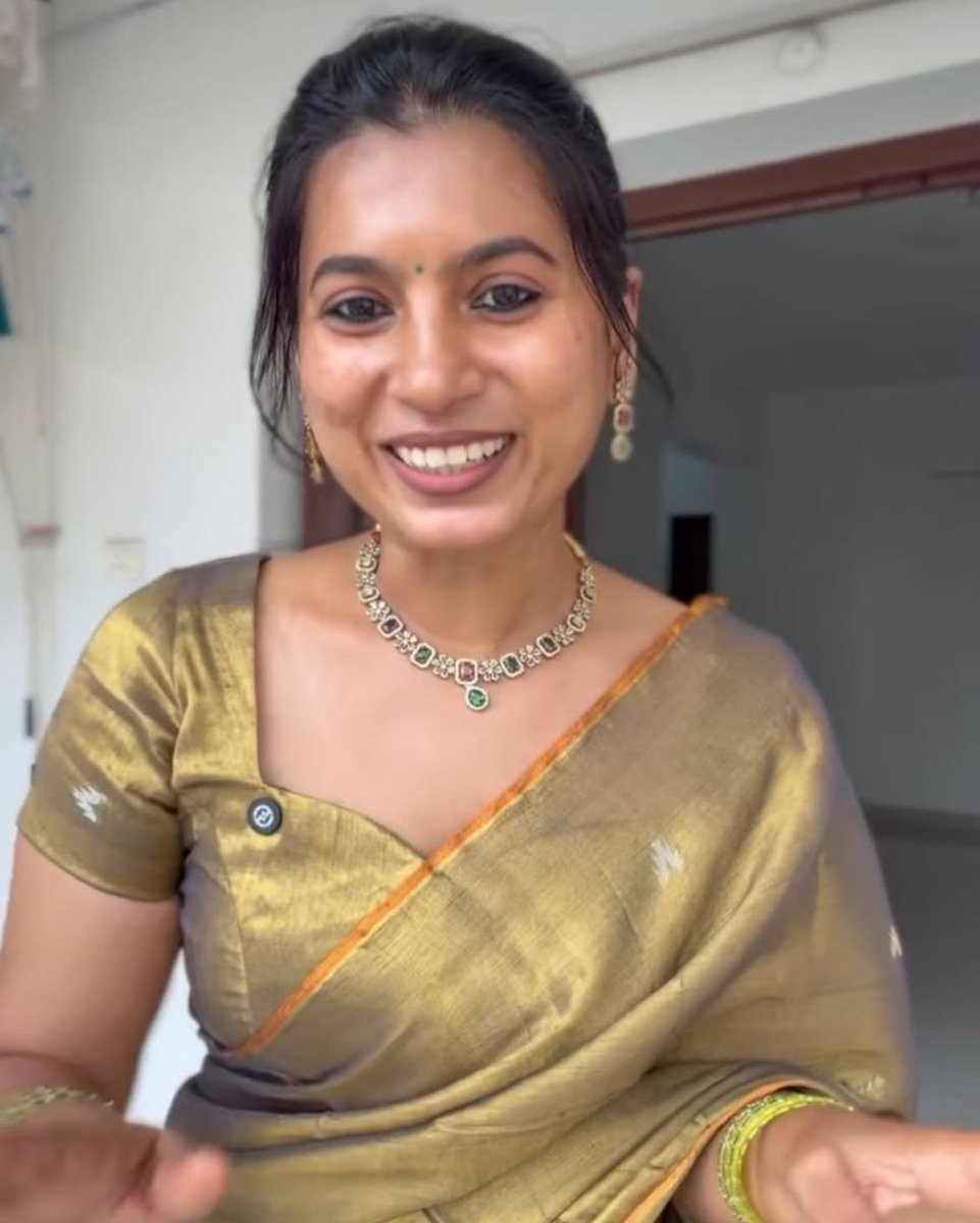 ShrukunaX's tweet photo. Traditional attire ✨

Subha ❤️‍🔥 https://t.co/Dgb7C0CfVm