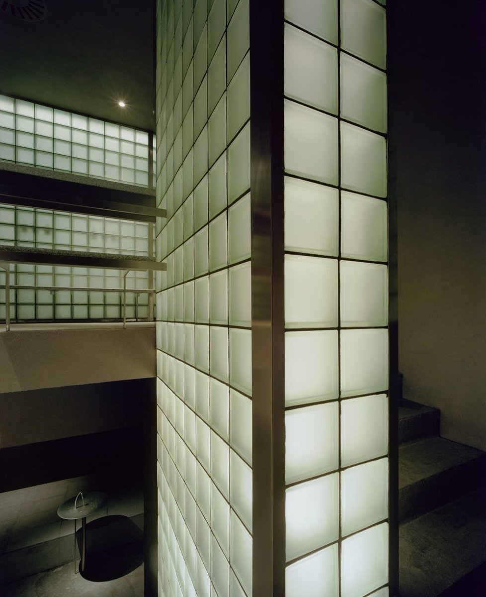 4AAAAart's tweet photo. Interior of Riela (an atmospheric urban bathhouse) by Oficina Satélite

Madrid, Spain 🇪🇸 https://t.co/yYkpooRK8X