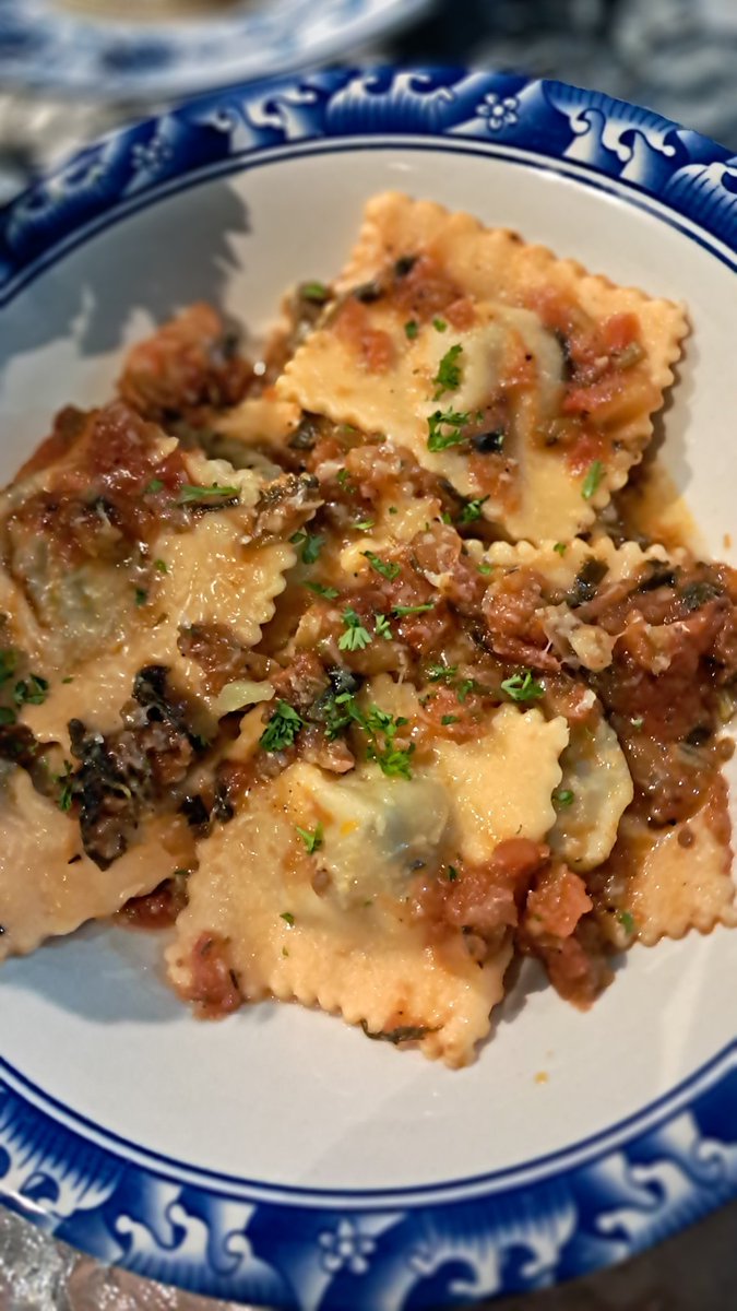kafka_____'s tweet photo. Kalo lg ada budget cobain pasta di R&amp;D Pasar Santa. Di pojokan deh pokoknya. Beneran enaknya ga main2 ini pasta di pasar.

Kayaknya semua yg gue pesen enak di sini, tapi kalo mau yg rasanya manis2 lucu cobain gnocchi ubi cilembu mereka. https://t.co/l0rWSxJ4Yt