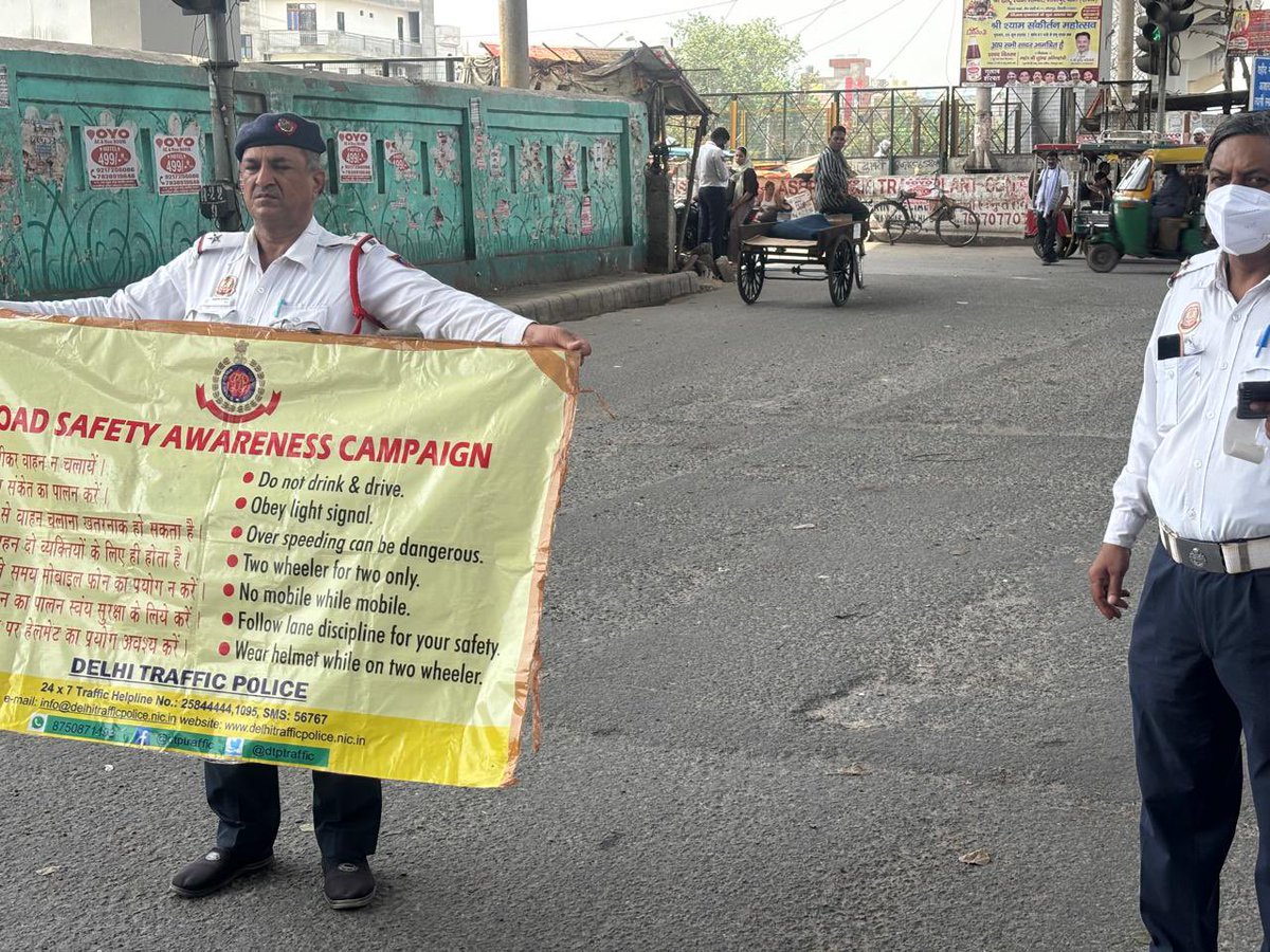 DcpTraffic8's tweet photo. 🚔 Informed road users. Safer roads.

Delhi Traffic Police conducted awareness programmes across Eastern Range, encouraging citizens to follow traffic rules and drive responsibly.

#RoadSafety #TrafficAwareness #DelhiTrafficPolice https://t.co/ogg73yZl8l