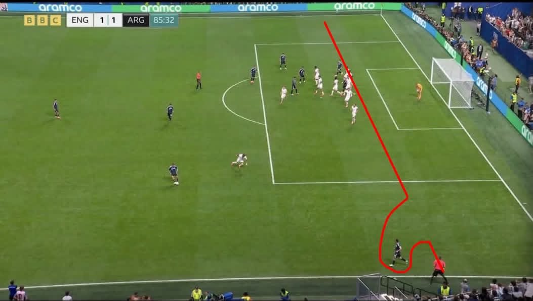 cencal_mobile's tweet photo. @hereiszeep @NoodleHairCR7 For reals look at that offsides https://t.co/fGUlD4TttG
