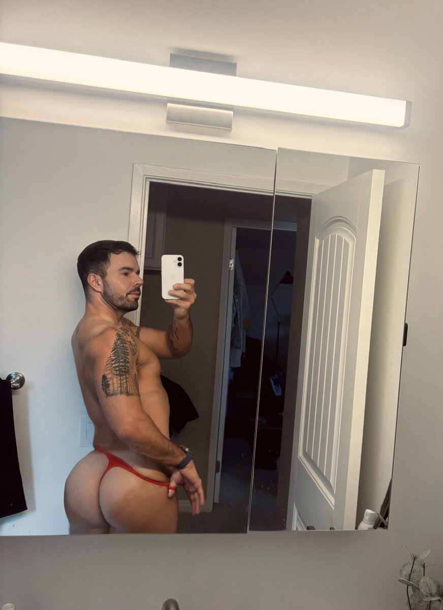 thebryboi's tweet photo. Can you tell what I trained today? 👀 https://t.co/JHlF5ojC7D