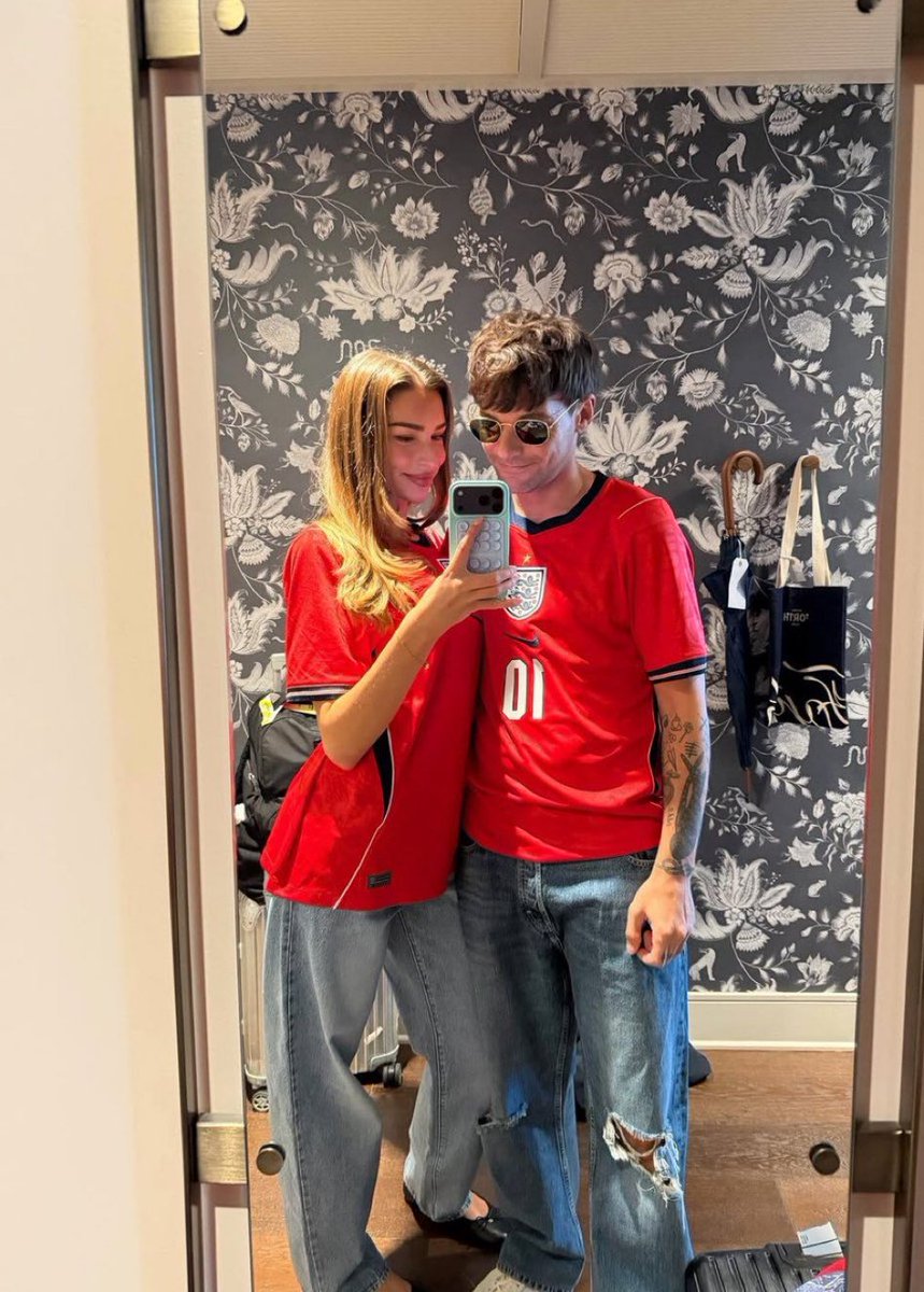 niallsglwt's tweet photo. eles fazendo coisinhas de casal brega, amo https://t.co/4tU5T4C7Ou