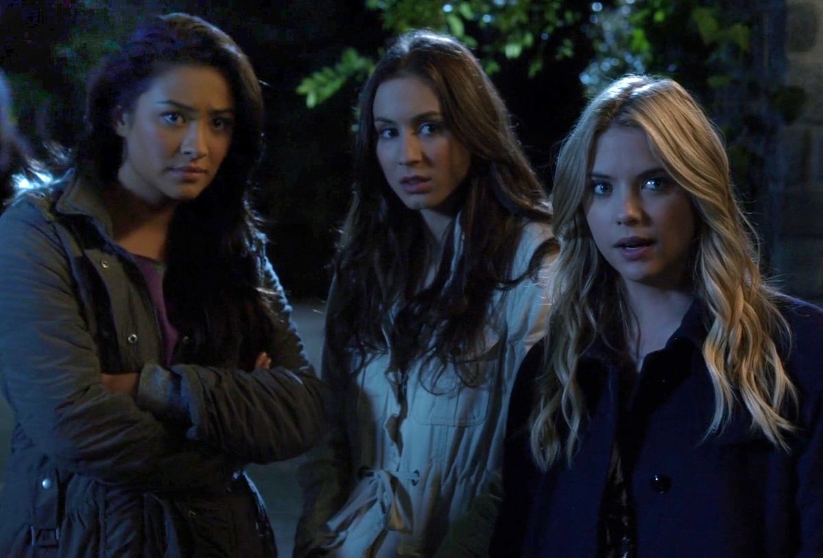 yjxpll's tweet photo. There’s very few PLL fics on ao3 and zero on tumblr but I really want to do a Hannily-Spanna love triangle fic https://t.co/wMd2GWMBgI