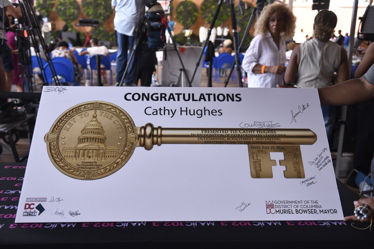 WashInformer's tweet photo. Media pioneer Cathy Hughes received the Key to the District of Columbia from Mayor Muriel Bowser, honoring her decades of leadership and lasting impact on Black media.

Hughes continues to inspire generations of entrepreneurs!

📸 Robert R. Roberts / The Washington Informer https://t.co/p5lulKMJBl