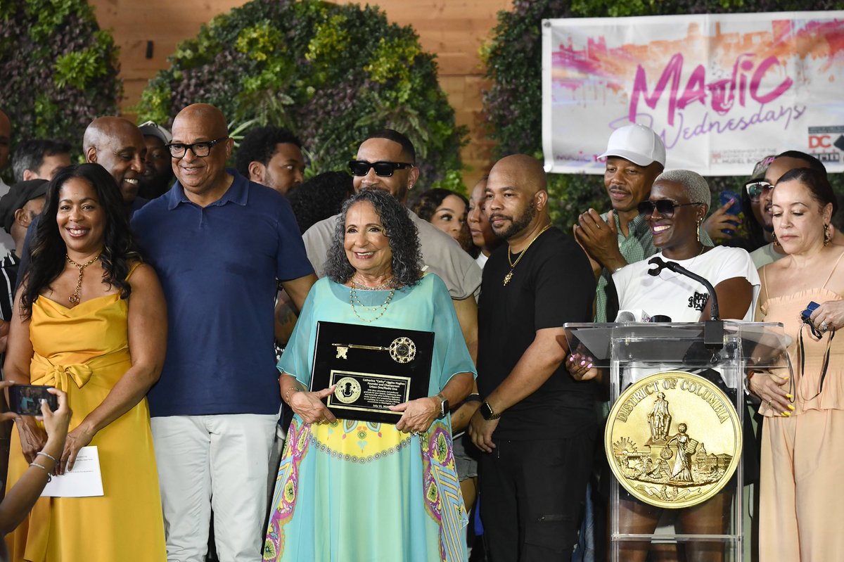 WashInformer's tweet photo. Media pioneer Cathy Hughes received the Key to the District of Columbia from Mayor Muriel Bowser, honoring her decades of leadership and lasting impact on Black media.

Hughes continues to inspire generations of entrepreneurs!

📸 Robert R. Roberts / The Washington Informer https://t.co/p5lulKMJBl