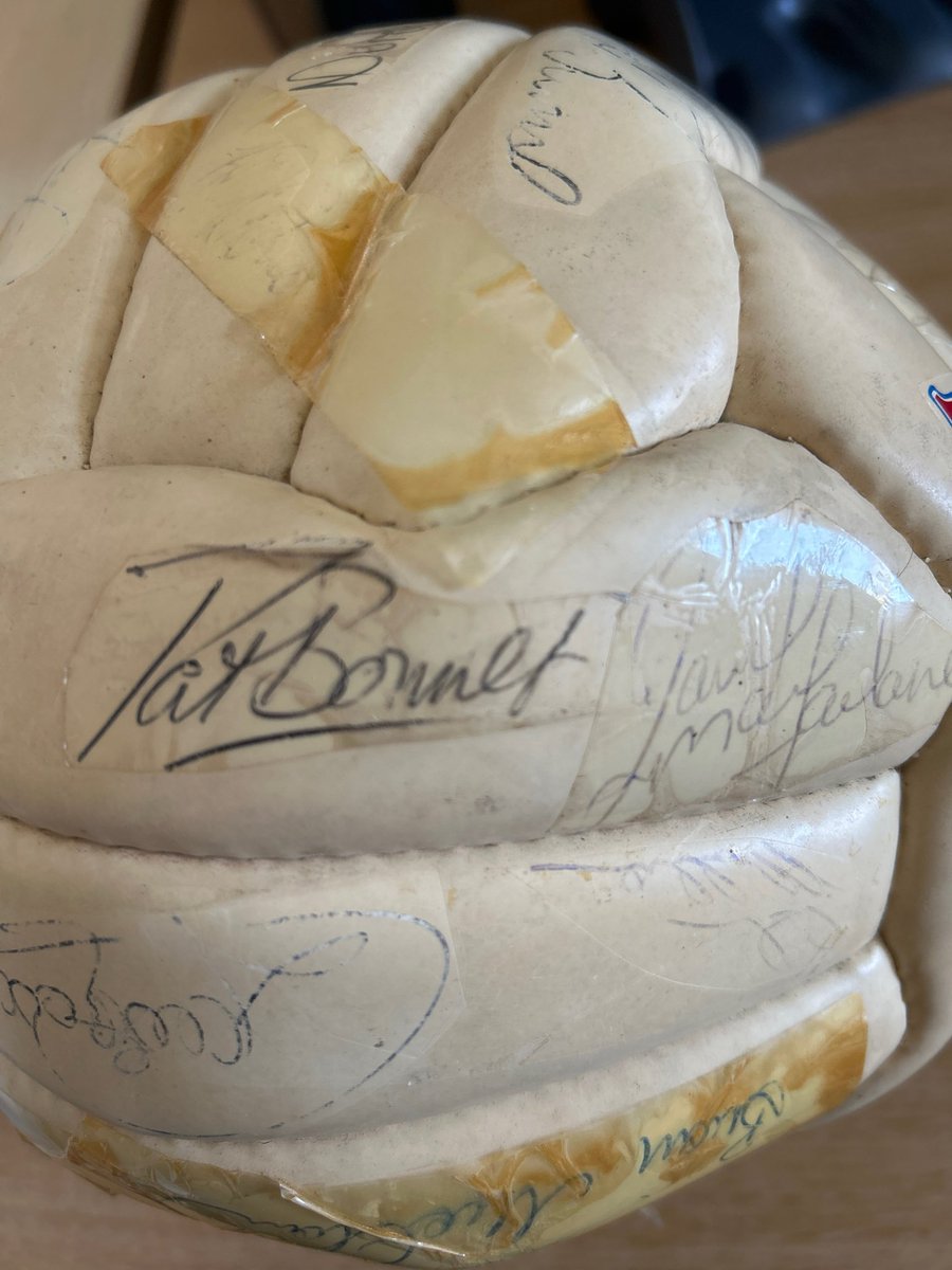 gavmc76's tweet photo. @spot_penalty Hi, I’ve come across this ball, looks 83-87 signed by Hay, McGrain, Bonner, McStay, McLair and other. However looks like I can see Stuart Munro and Robert Fleck that seems odd. Any verification or ideas on the signatures? Thanks https://t.co/ezSjJsvQRg