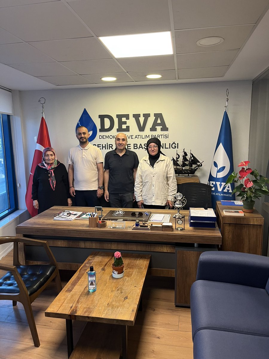 aydindagyapan's tweet photo. Pendik İlçe Başkanımız Sayın Fatih Korkusuz ile Samsun’dan partimiz gönüllüsü kıymetli Suna  Temur ilçe başkanlığımızı  ziyaret ettiler, nazik ziyaretlerinden dolayı teşekkür ederiz. 
@devapartisi @istanbuldadeva @alibabacan @hasankaraltr @KaracaSeyit @A_HakanAgaoglu @ELATRAKARAL https://t.co/GZ3xQa2dC2