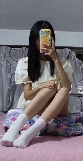 SetllaT64178's tweet photo. 什么���色的袜子最好看评论打出下期更新!#女高 https://t.co/Q9MgXGGjiC