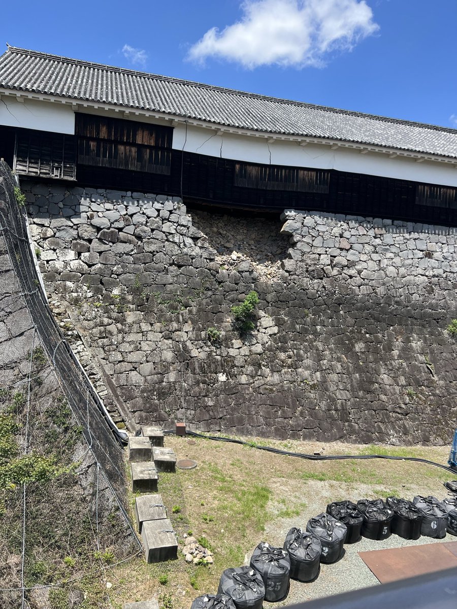 10_ykn's tweet photo. 熊本地震からちょうど10年。
まだ所々復興中だった🏯 https://t.co/wBsL2PmHUc