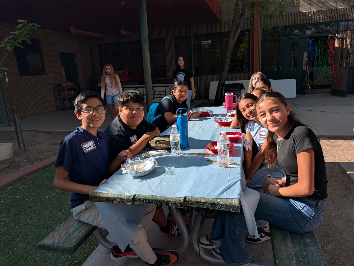 4_wds's tweet photo. Synergi4 upper level students facilitated the @WDSlider_MS S4 bridge camp today. They started out with solar oven s'mores, painted with PH paints, made elephant toothpaste and of course had lots of food. Thank you @SBenavidez_WSMS for making it all happen. https://t.co/lCYBkRBX76