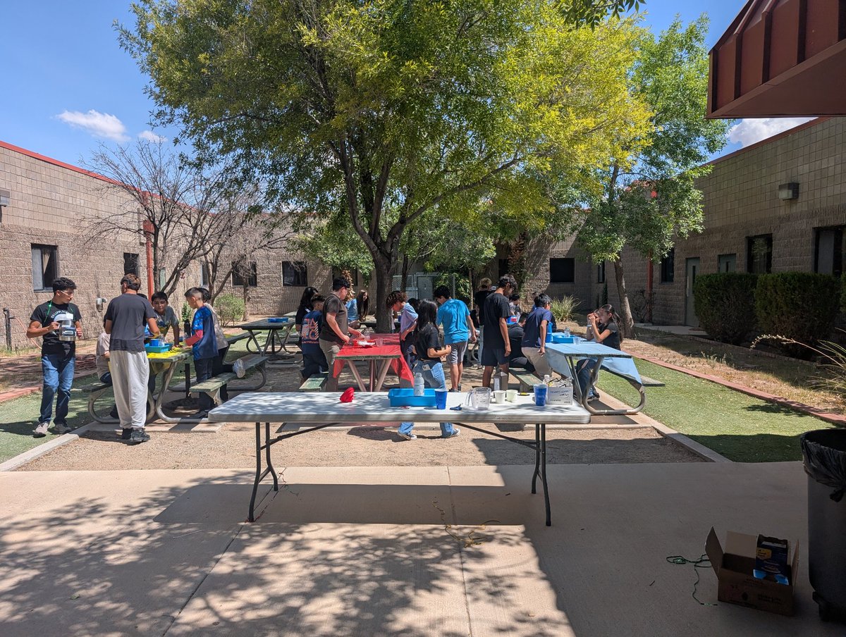 4_wds's tweet photo. Synergi4 upper level students facilitated the @WDSlider_MS S4 bridge camp today. They started out with solar oven s'mores, painted with PH paints, made elephant toothpaste and of course had lots of food. Thank you @SBenavidez_WSMS for making it all happen. https://t.co/lCYBkRBX76