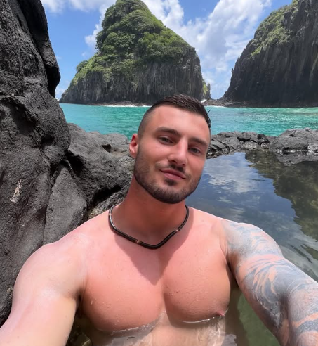 maxsizex's tweet photo. Be honest, how long did you stare before liking? 😏 https://t.co/zmKlSzrH7l