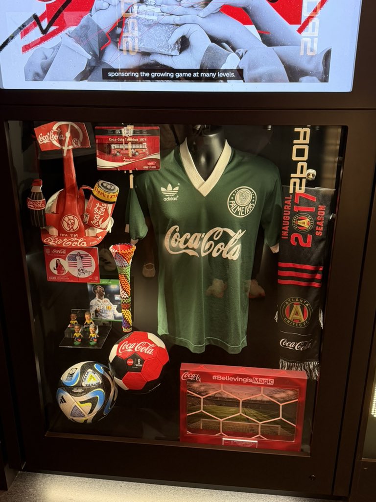 Odineiribeiro's tweet photo. Museu da Coca Cola em Atlanta ! https://t.co/Qgj2SU3dl1