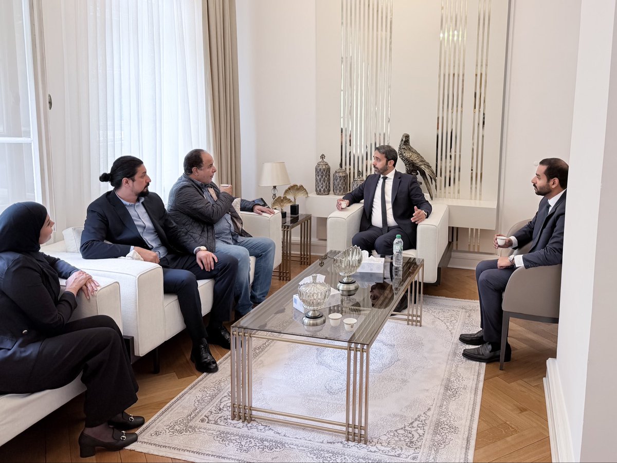 QatarConsMUNICh's tweet photo. استقبل سعادة القنصل العام السيد/ سعود بن سلطان البنعلي، بمقر القنصلية العامة في ميونخ، عدداً من المواطنين والشخصيات لتقديم واجب العزاء في وفاة المغفور له بإذن الله تعالى صاحب السمو الأمير الوالد الشيخ حمد بن خليفة آل ثاني، طيّب الله ثراه، وذلك بحضور أعضاء البعثة الدبلوماسية. https://t.co/bAfbB6fWHv