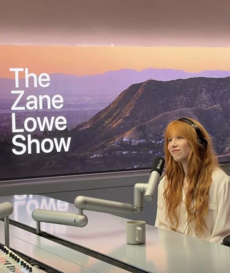 carlyraewiki's tweet photo. 📷 Carly Rae Jepsen on 'The Zane Lowe Show' @AppleMusic, via @zanelowe on Instagram https://t.co/f7GWSV0xZe