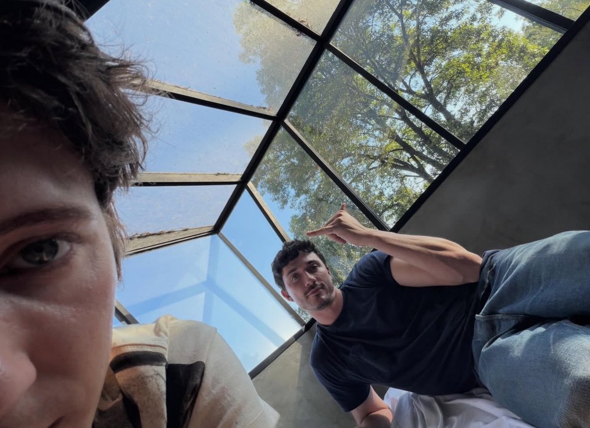 concertleaks's tweet photo. Troye Sivan and Jacob Bixenman in a new photo from Troye’s finsta! https://t.co/j625pdqaUb