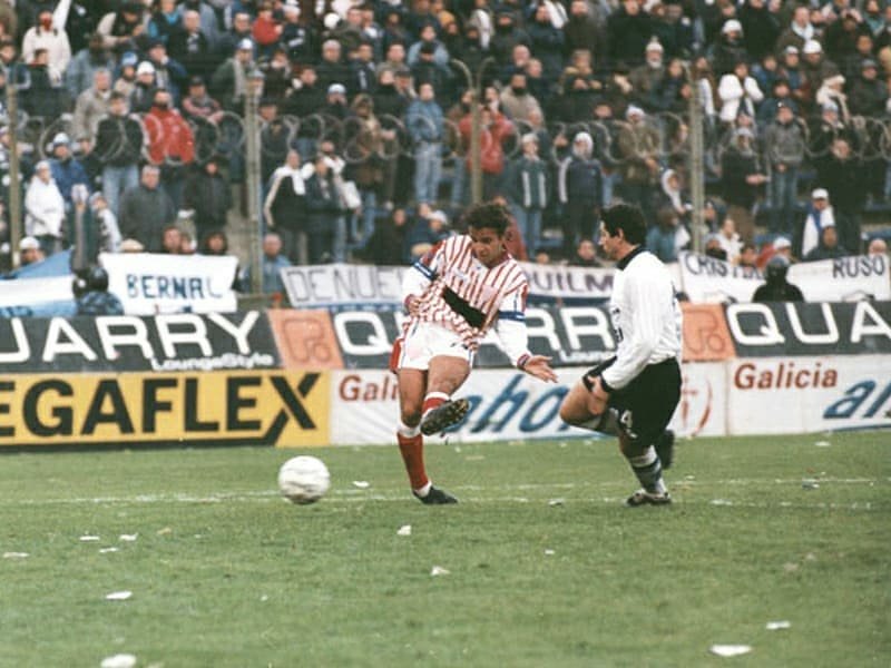 ValenMazzoo's tweet photo. ⭐🔙Un 16 de julio del año 2000, el Milrayitas visitaba a Quilmes y, tras empatar 1-1 con un tanto de Pieters, ascendía a Primera División luego de 29 años de espera.

Una tarde que quedó para siempre en la memoria de los hinchas milrayitas. ❤️🤍 https://t.co/gUt8QKn6oV
