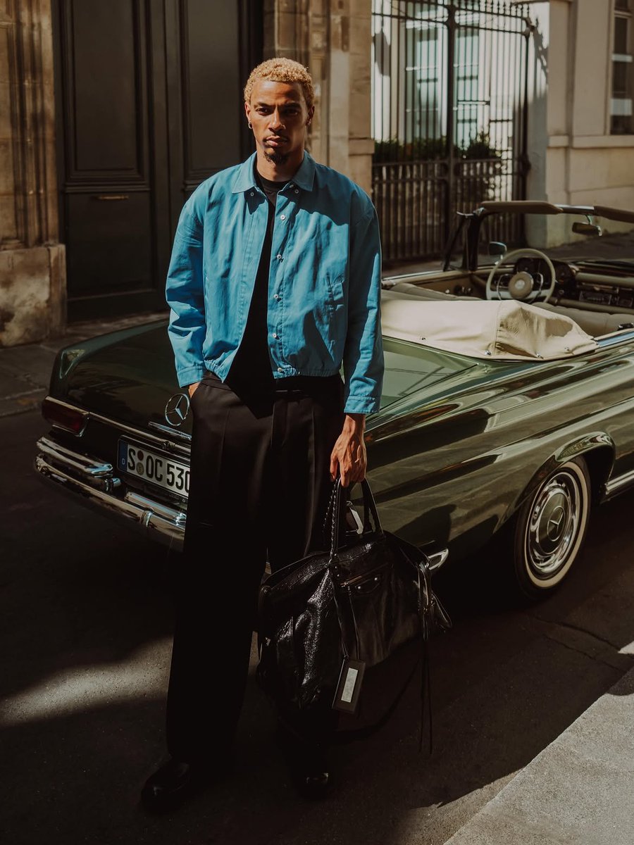 lnstantFoot's tweet photo. Mercedes-Benz annonce une collaboration avec... Hugo Ekitike. ✨🇫🇷 https://t.co/uMy9A3lnrF