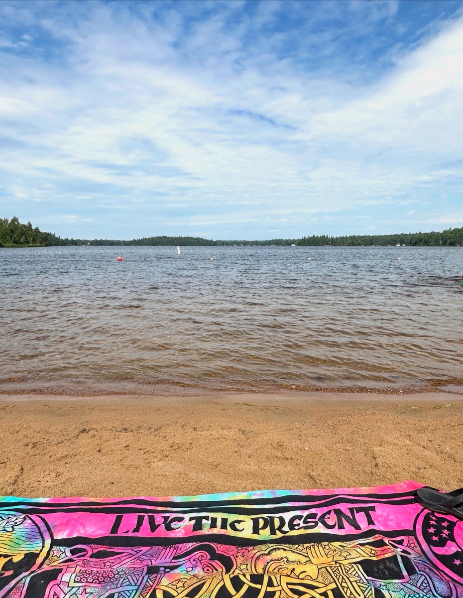 notjustplanetA's tweet photo. learned to paddle board here this week 🌊 https://t.co/n3RHYSGkcW