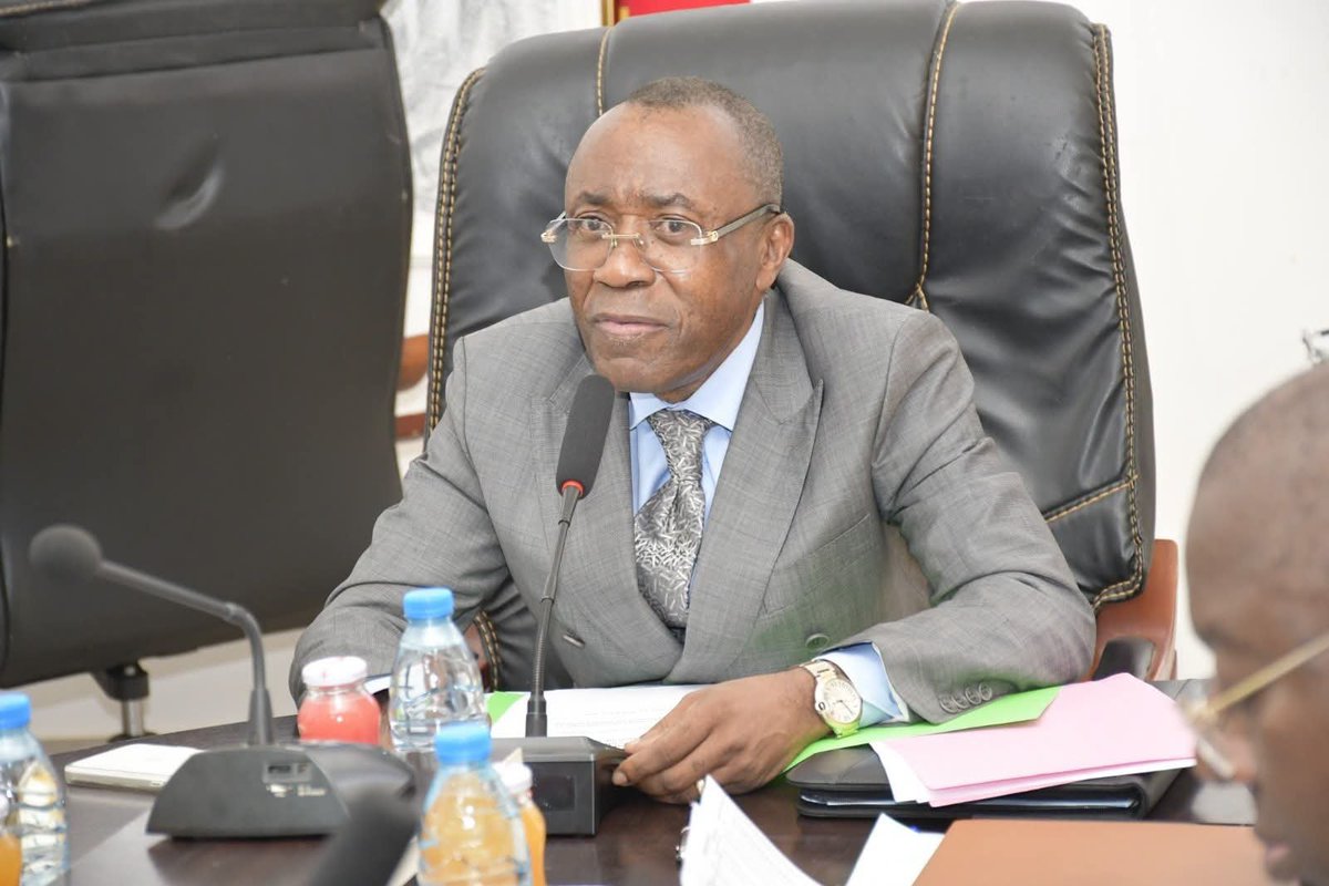 TheCameroonianZ's tweet photo. Secteur minier #Cameroon :

2ème session de la Task Force chargée de l’assainissement du secteur artisanal semi-mécanisée. https://t.co/r8r2lYF5gp