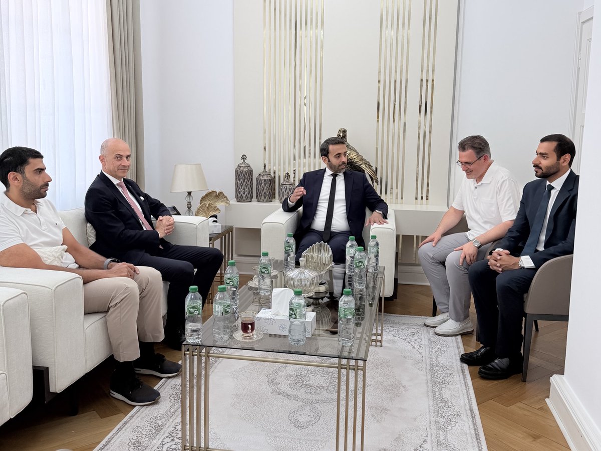QatarConsMUNICh's tweet photo. Der Generalkonsul Saoud bin Sultan Al-Binali empfing in den Räumlichkeiten des Generalkonsulats in München zahlreiche katarische Staatsbürgerinnen und Staatsbürger sowie Persönlichkeiten. https://t.co/trJrwms8Gg