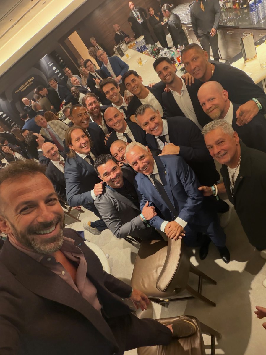 ross_francella's tweet photo. Alessandro Del Piero and friends in Dallas for France-Spain game
#FIFAWORLDCUP
#BAGGIO
#KAKÁ
#CAFÚ
#MATERAZZI
#CAMBIASSO
#VIERI
#RAMOS
#DECO https://t.co/PSjmJF5NGA