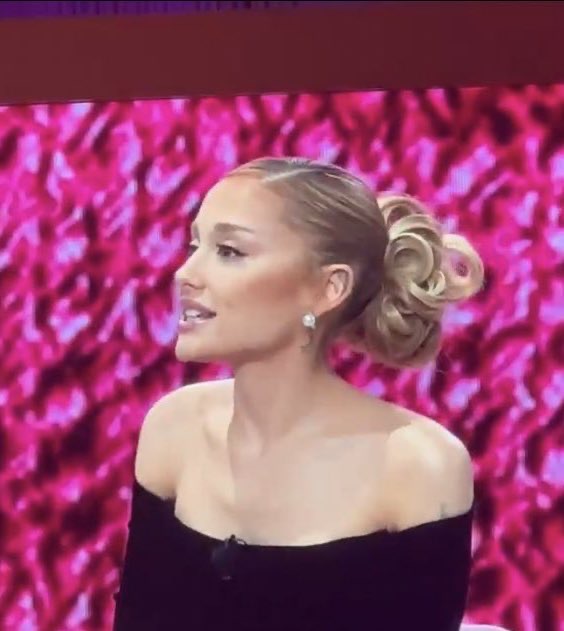 cambeserious's tweet photo. thinking about how beautiful this bun looked on her https://t.co/nG77UDH4lJ