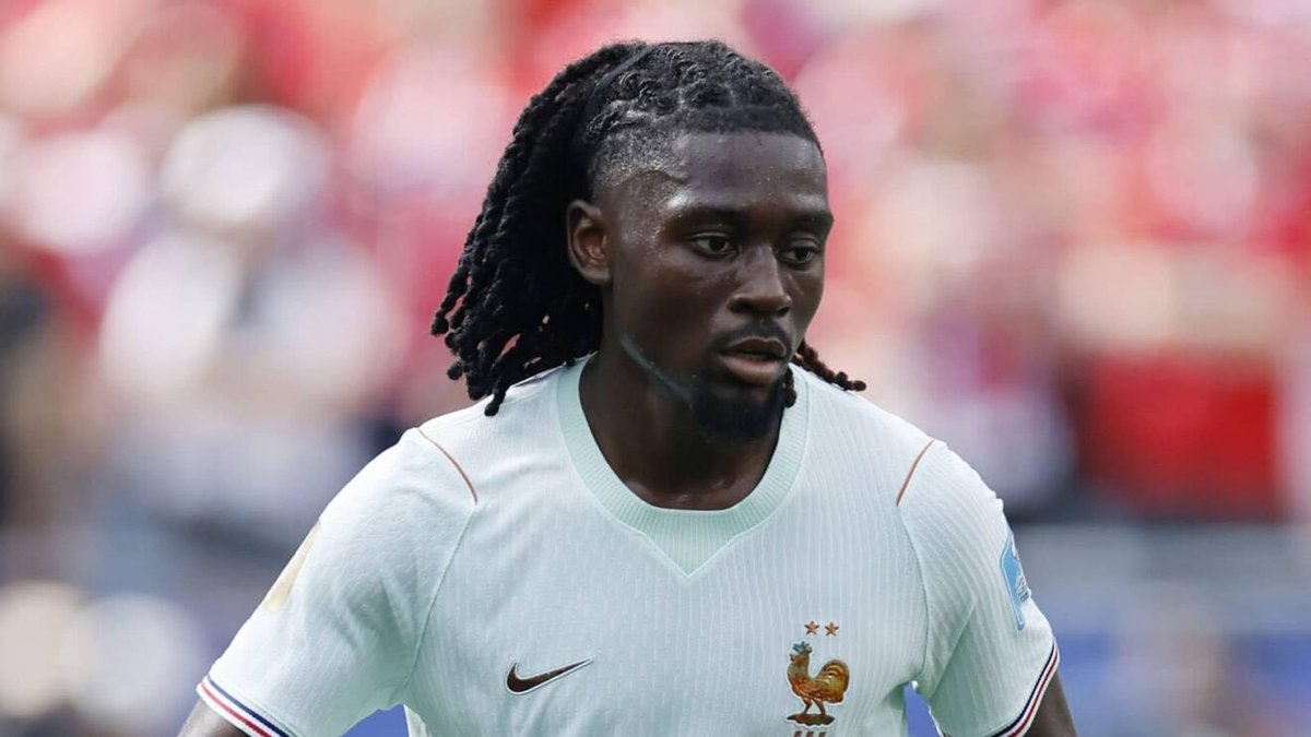 MarcoAlcaraz_'s tweet photo. 🚨🇫🇷 Man Utd’s hold concrete interest in Manu Koné, with formal talks having taken place with his camp, whom #MUFC hold a strong relationship. Personal terms not an issue + player more than open to move, if club advance on deal. Roma value 25yo €65m. Other targets also on list. https://t.co/4igwVqcMHA