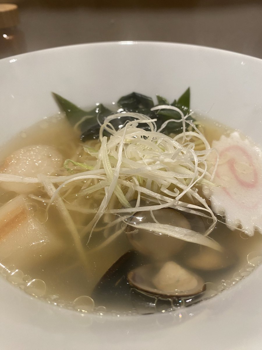 Akkie_sr's tweet photo. 恵比寿オルニ生しじみラーメン

あっさり優しいお味だしきっと豚山の半分くらいのカロリーじゃないかということで禁ラーメンは引き続き継続中という扱いとさせていただきます https://t.co/ujubg70O9Q