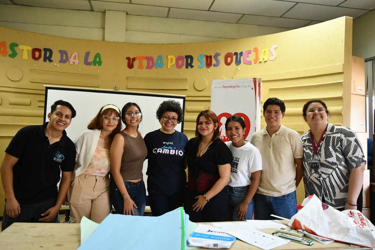 Vinculos_Espol's tweet photo. Docentes de la Unidad Educativa Fe y Alegría participaron en una jornada del proyecto Narrativas Visuales Gráfico-populares para el aprendizaje, fase 4, liderado por Mónica Robles FADCOM. Una experiencia para fortalecer la enseñanza mediante creatividad e identidad cultural. https://t.co/viLa5yS9zF