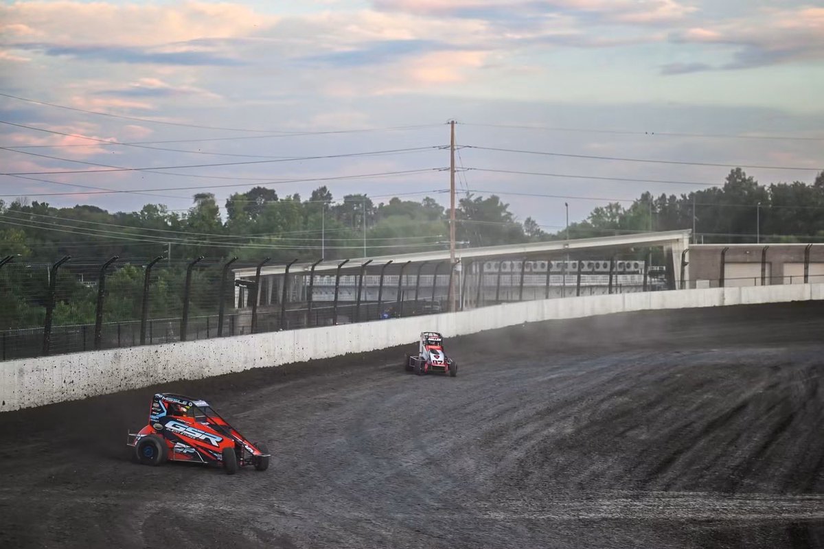 ChrisBlair4B's tweet photo. The first test session for the new @BelleCSpeedway went extremely well.  Lots of great feedback and excellent notes.  Everyone was smiling.   We even got to see @KeithKunz driving and a cage stand!   Who is ready for August 1?  @KKM_67 Midgets and Micros along with @DIRTcarRacing Mods and it will be broadcast on @FloRacing