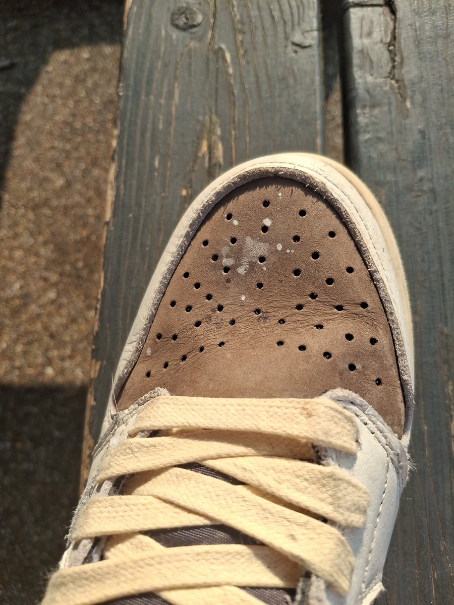 jage82's tweet photo. @CustomsRe5 No idea how to clean/get this shite off, help needed https://t.co/FQkmMIDWAt