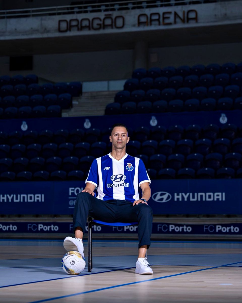 B24PT's tweet photo. Cardinal é o primeiro reforço e vai ser o capitão do futsal do Porto. https://t.co/U3QPuViDKl