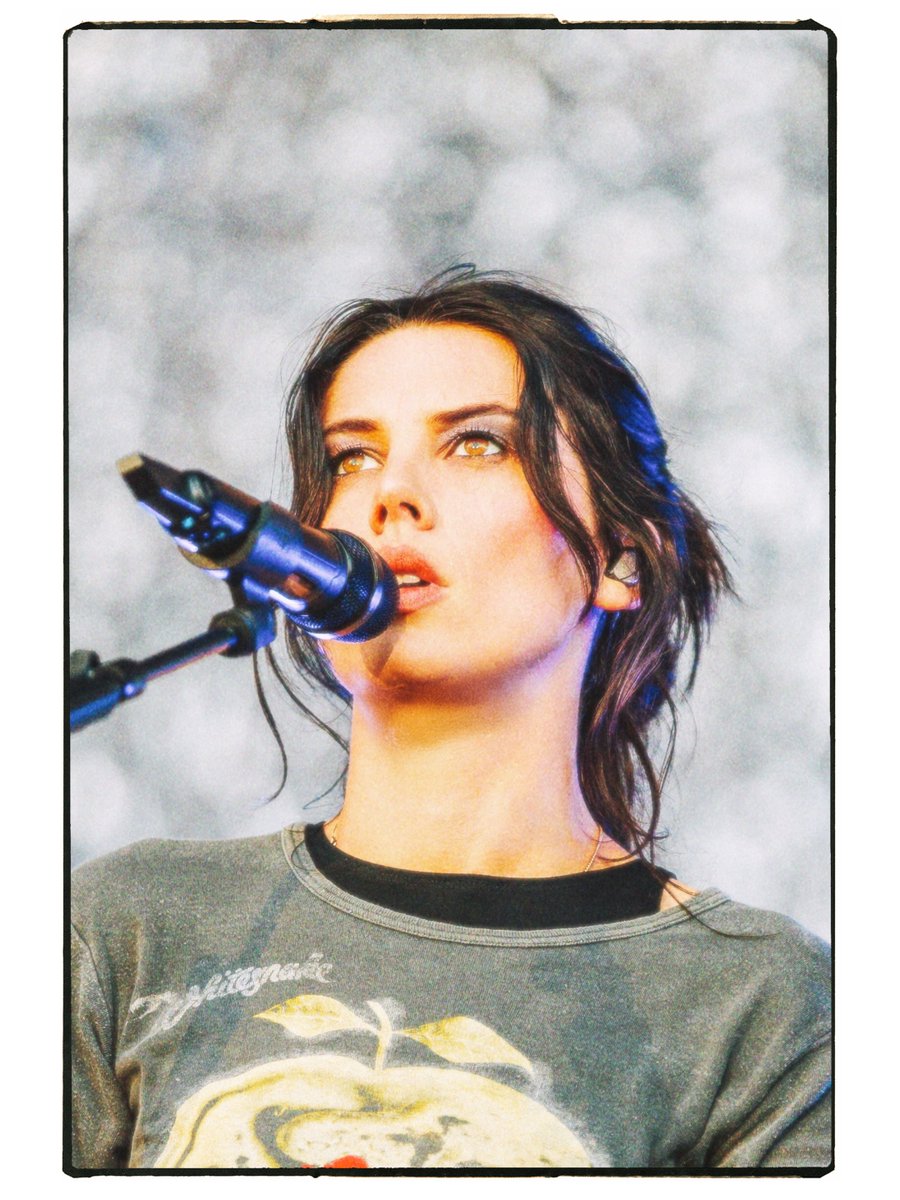 elearor's tweet photo. ellie rowsell
photographed by me 
🍎🐺🔆 https://t.co/qjLdO81kwE