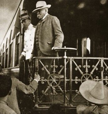 PFifiona's tweet photo. Fotografía de la inauguración del Tren Interoceánico en 1907 por Porfirio Díaz, con el único objetivo de desestabilizar al gobierno de Claudia Sheinbaum 119 años después... https://t.co/BWGaonbe4F