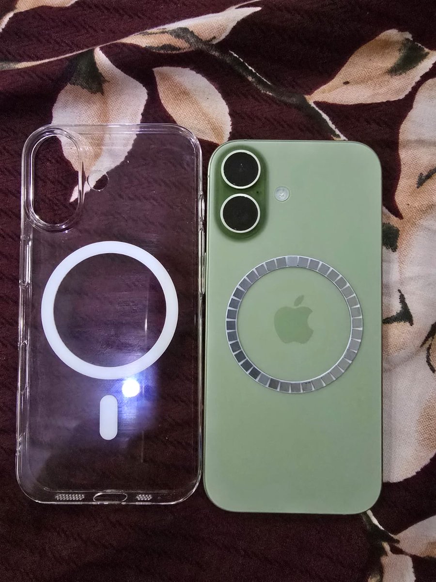 rahul614386's tweet photo. @143_pushpendra @knightaged @Techiyogesh @sajeshyadav1 @choqao Good you bought non MagSafe cover because if you had bought the MagSafe cover then……this happens. Not recommended https://t.co/V3fARBZdCx