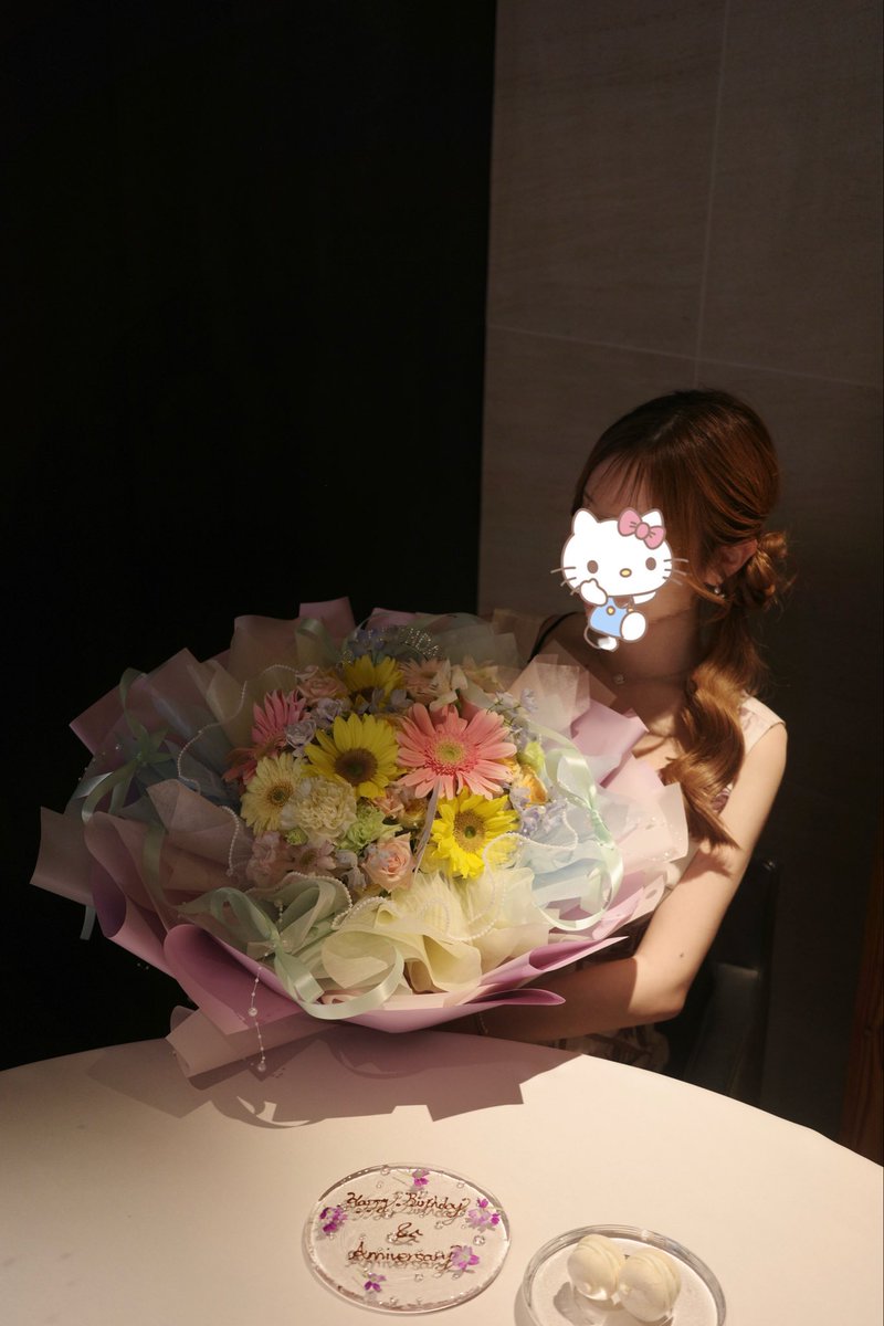 okomeyadee's tweet photo. 彼が選んでプレゼントしてくれた花束のセンス良すぎるのよ💐 https://t.co/8AmvlUrORg