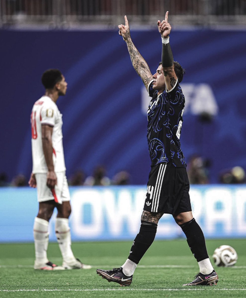 santtucarp's tweet photo. Decian que iba a hacer la gran Veron
Decían que no podía jugar de 5
Lo querían sacar del equipo titular

Chupenla y sigan chupando. https://t.co/wa3jzXlOzC