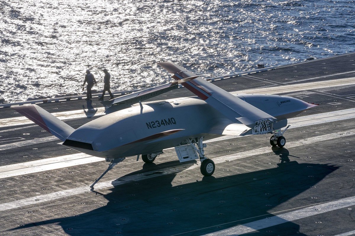 AlexHollings52's tweet photo. For context, that means they want a drone that’ll fly 2,300 miles without refueling and carrying a combat load. 

That’s well over twice the range expected out of the Increment 1 CCAs.

Translation: The Navy likes its drones BIG. https://t.co/EwXIOeeryy