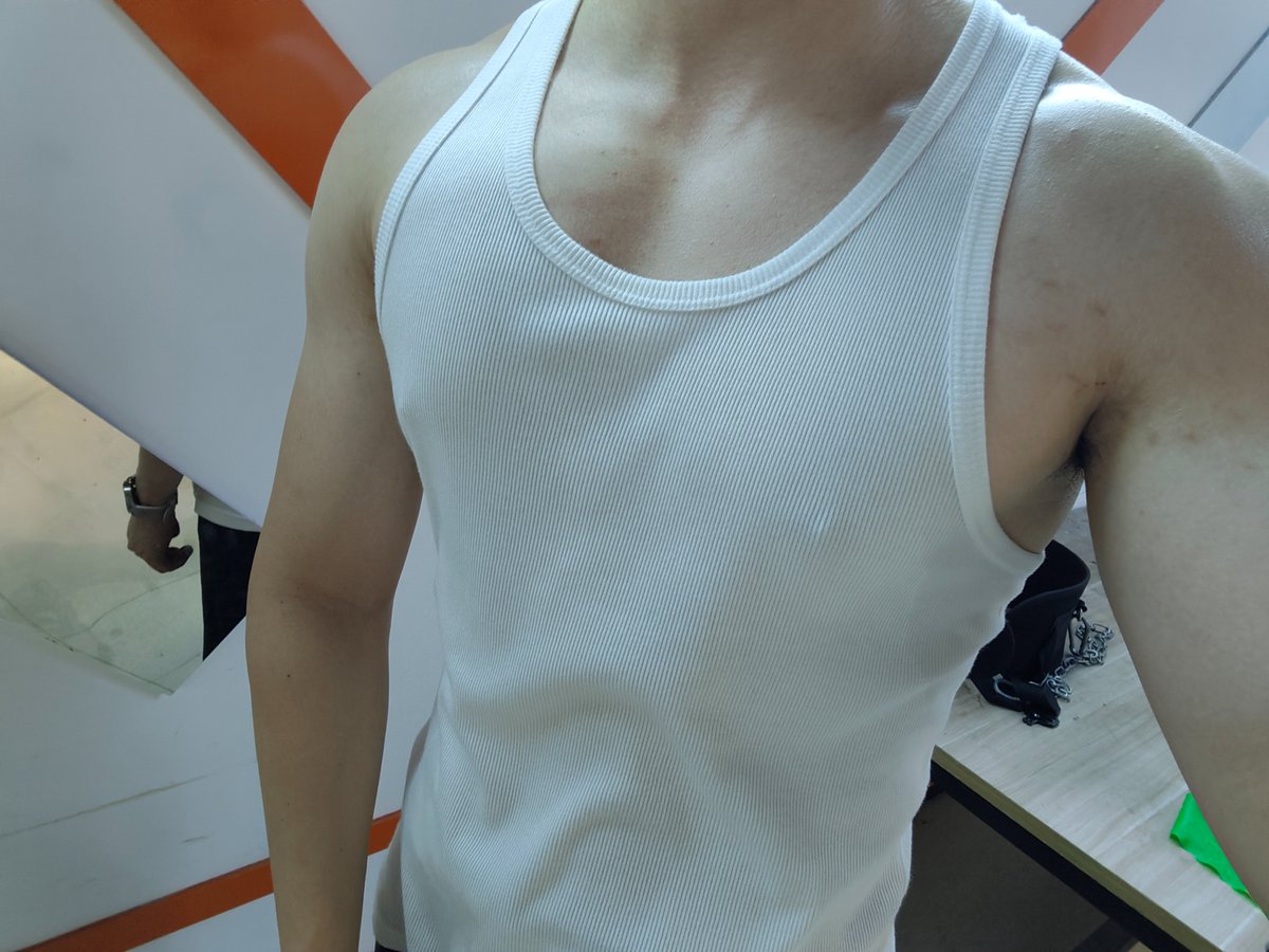 musclexin's tweet photo. 老��衫 #男大 #胸肌 https://t.co/cOaDmjwUPw