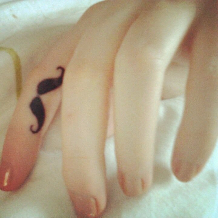 ixcisre's tweet photo. How pinterest sees me

-actor
-tattoo
-nails
-outfit

I WANT THOSE PANTS THOSE ARE SO CUTE https://t.co/JrfG8JZTE3