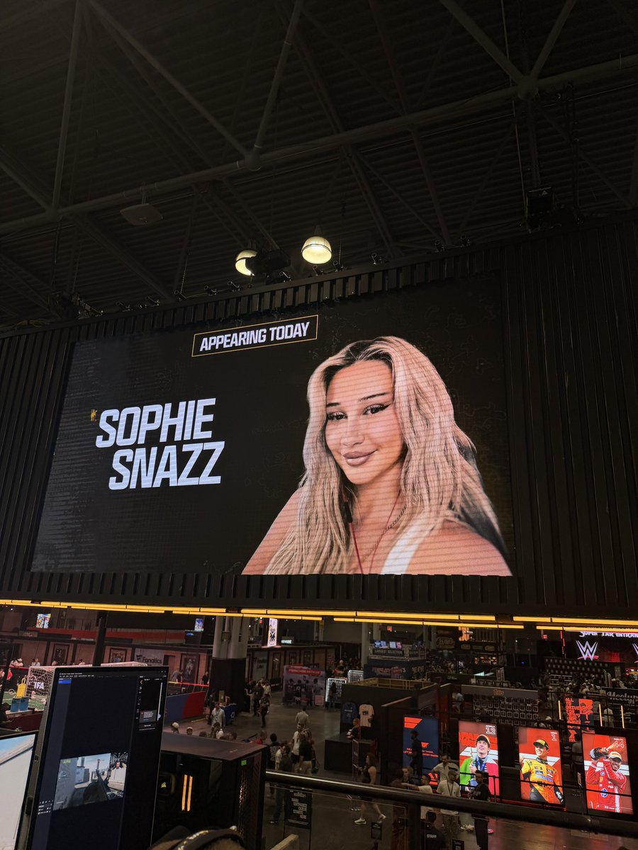 Sophiesnazz tweet media
