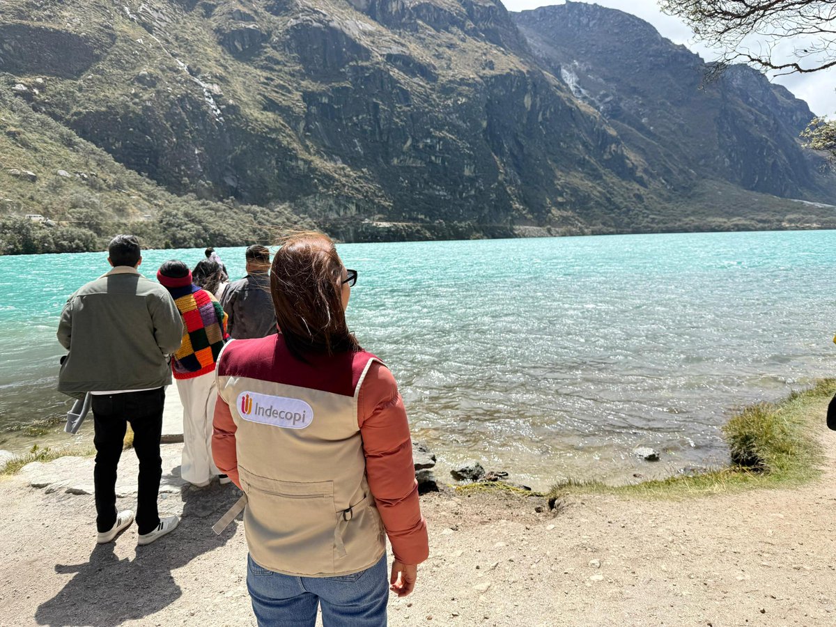 IndecopiOficial's tweet photo. Asimismo, para evitar riesgos en deportes de aventura y rutas naturales, ten en cuenta lo siguiente:
Verificar que los proveedores cuenten con licencias y personal calificado.
Exigir equipos de seguridad en buen estado.
Conservar boleta de pago, importante ante algún reclamo. https://t.co/vy5yPF9QW3