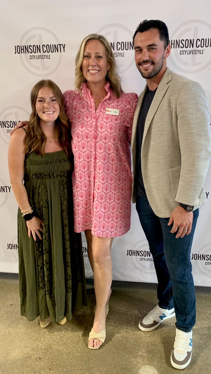 Bradenshope's tweet photo. What an incredible evening! 💛 

We're honored that Johnson County City Lifestyle chose Braden's Hope as the beneficiary of 𝘛𝘩𝘦 𝘑𝘰𝘩𝘯𝘴𝘰𝘯 𝘊𝘰𝘶𝘯𝘵𝘺 𝘚𝘰𝘤𝘪𝘢𝘭. 

Thanks to everyone who attended, making a difference for kids fighting cancer. 🎗️💛 https://t.co/QYAr2gRvZG