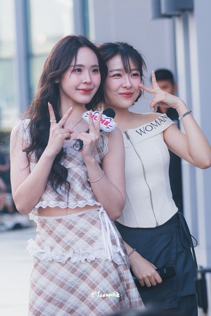 dobresdelena's tweet photo. nós fãs da june, que acompanhamos ela mesmo antes de ela estar em gls, amamos ter conhecido a mew, ela foi uma parceira excelente pra nossa menina, torço muito pro sucesso dela https://t.co/U2JKczMLhv