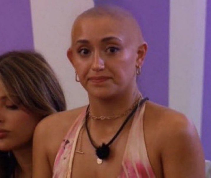 MarinaImaan's tweet photo. Eastern Europeans please stop using the fact Julia is Polish as an excuse for her behaviour. It’s really bad and damaging for yall to paint her actions as normal in your community #loveisland #loveislanduk https://t.co/xSdCkk8uYd