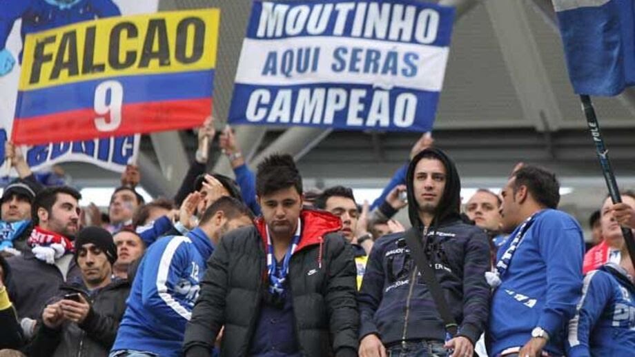 LuisMota1986's tweet photo. A verdade é que nunca saiu daqui.

Camisola 7 e braçadeira bem entregue.

Bem vindo, Cardinal. 💙🐉 https://t.co/mCo6NDLFE8