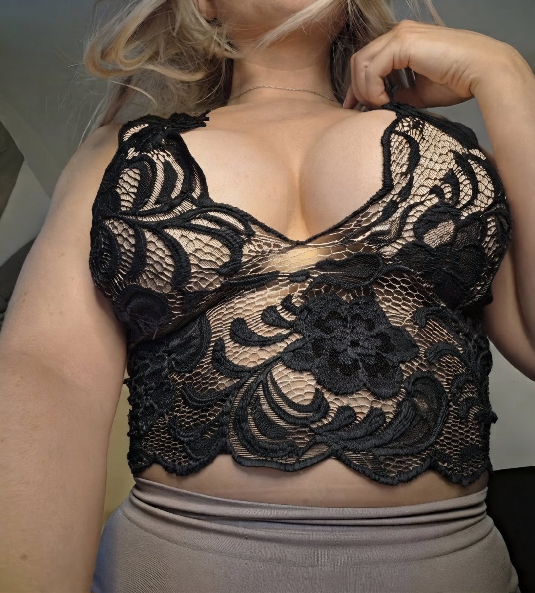 kendra__lock's tweet photo. Come to mummy https://t.co/oxioYrvPkj